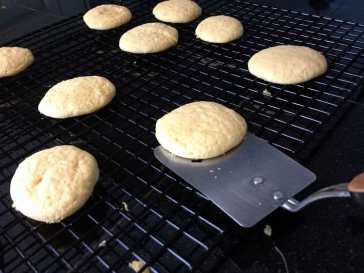 Some cookies on a cooling rack.