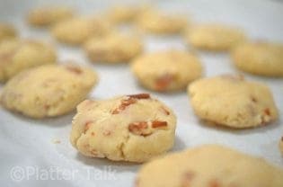 pecan sandies on a tray