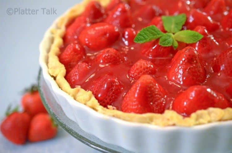 a strawberry pie on a pan