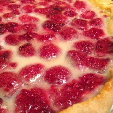 A close up of a raspberry pie