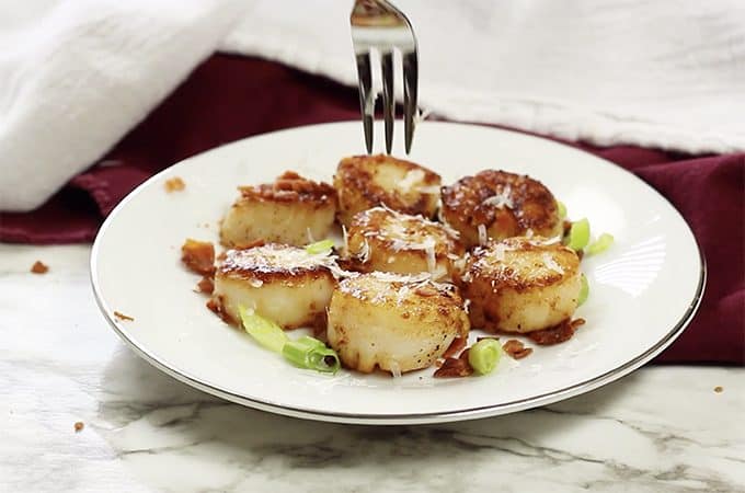 Learn how to cook scallops in this scallps recipe from Platter Talk food blog.