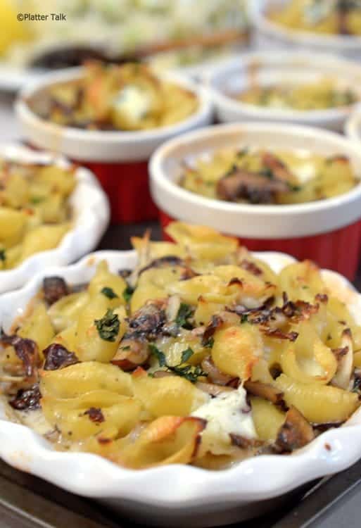 Bowls of baked shells with garnish.