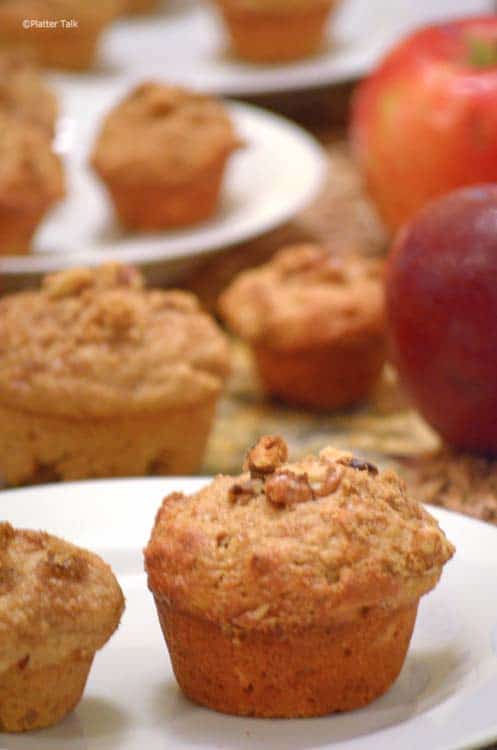 Some muffins and an apple.