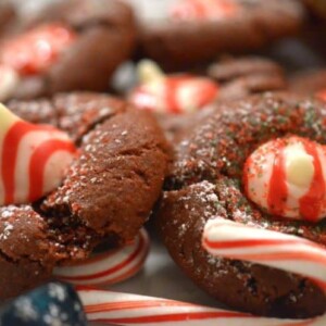 A close up of chocolate cookies