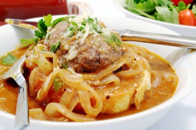 A plate of Salisbury steak on toast.