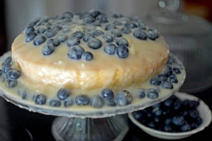 blueberry cake with icing 