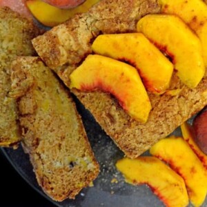 Peaches on top of sliced bread