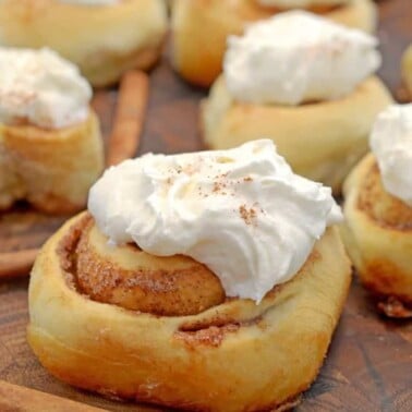 Easy Like Sunday Morning Cinnamon Rolls - Easy Recipe from Platter Talk