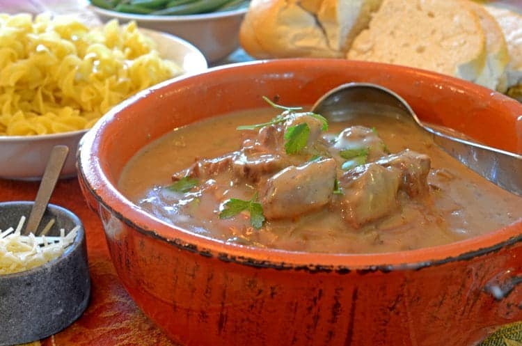 A bowl of beef tips.