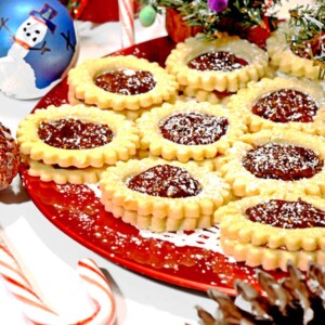 A plate of spitzbuben cookies