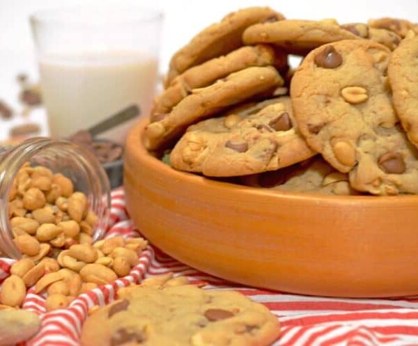 A bowl of cookies