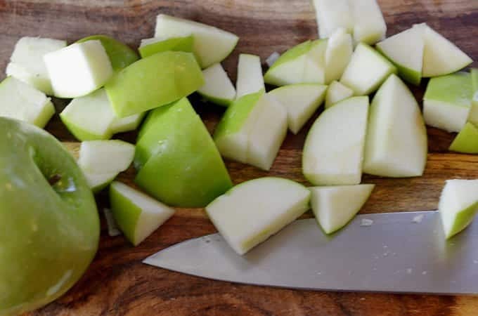 A bunch of sliced up apples