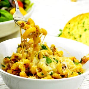 A bowl of cheesy pasta.