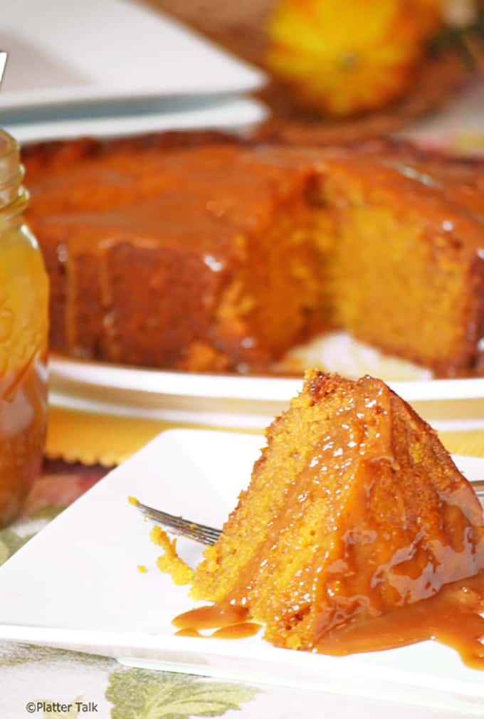 Serving of crockpot cake with caramel.