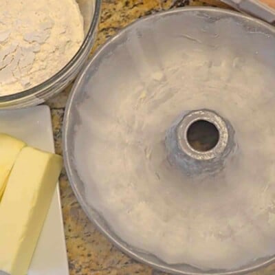 How to Grease a Cake Pan
