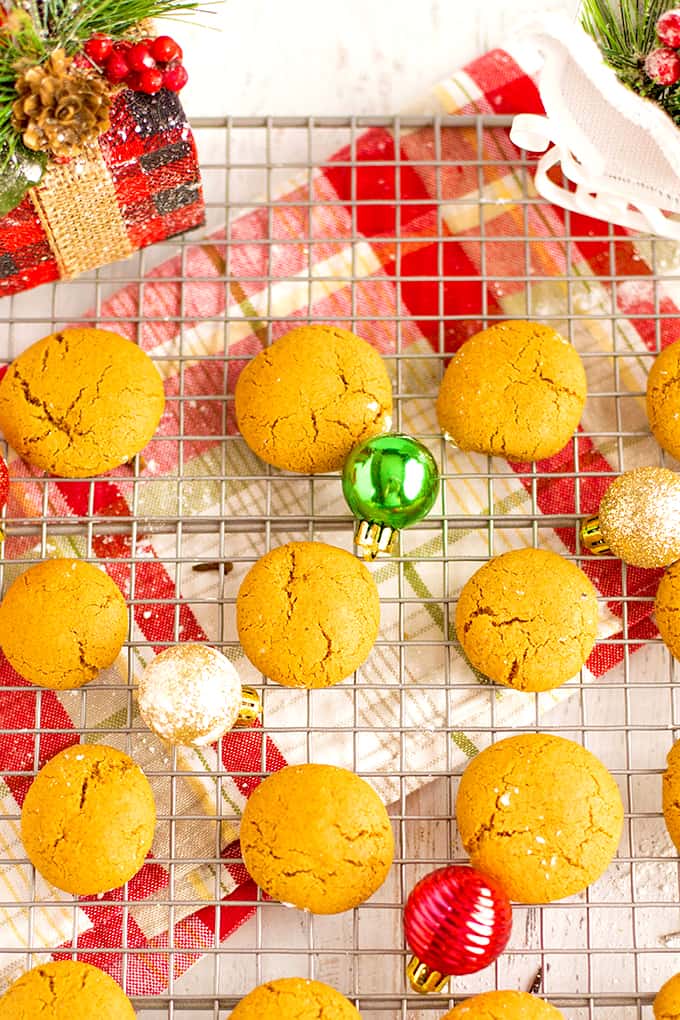 A bunch of cookies on a rack