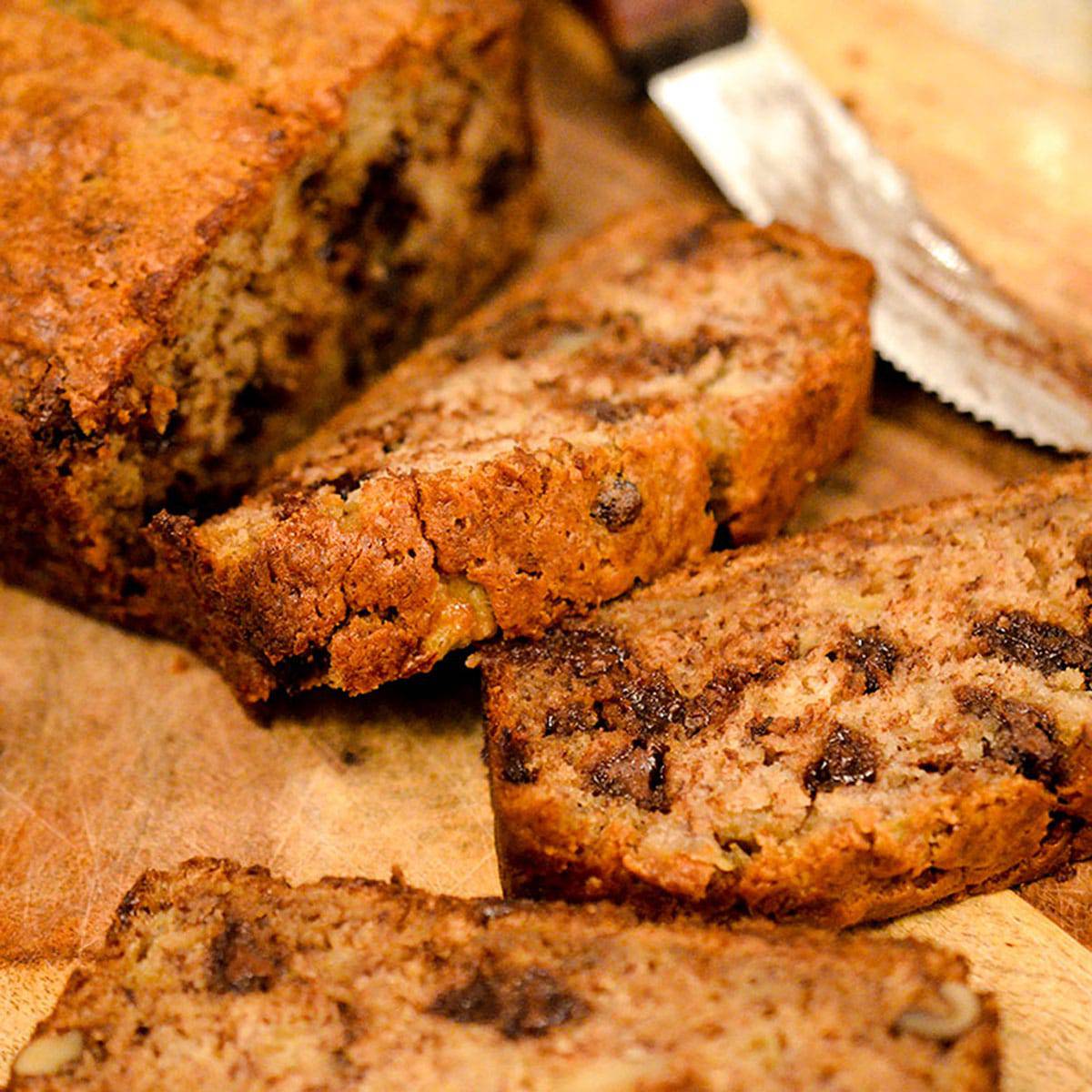 Slices of banana bread on a cutting baord.