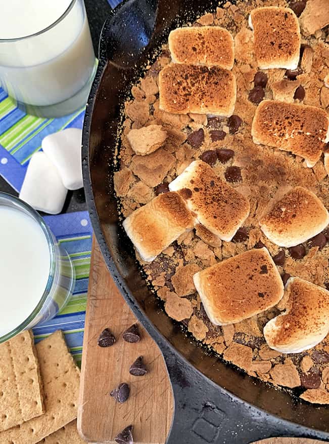 A skillet with s\'mores brownies