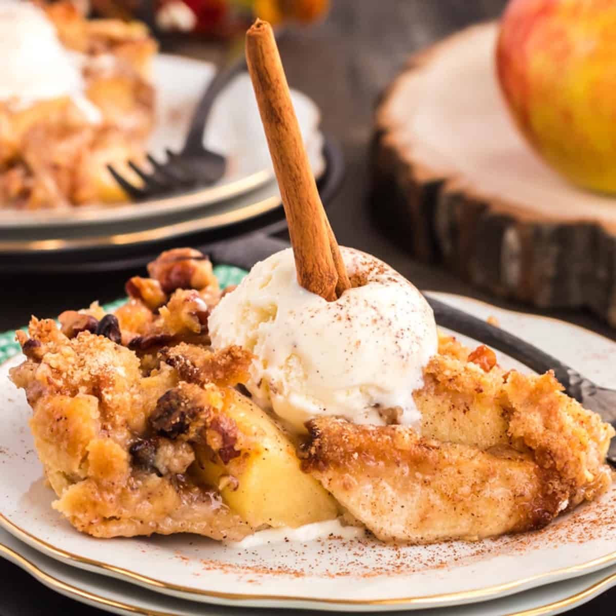 https://www.plattertalk.com/wp-content/uploads/2019/09/Open-Face-Apple-Pie-sq.jpg