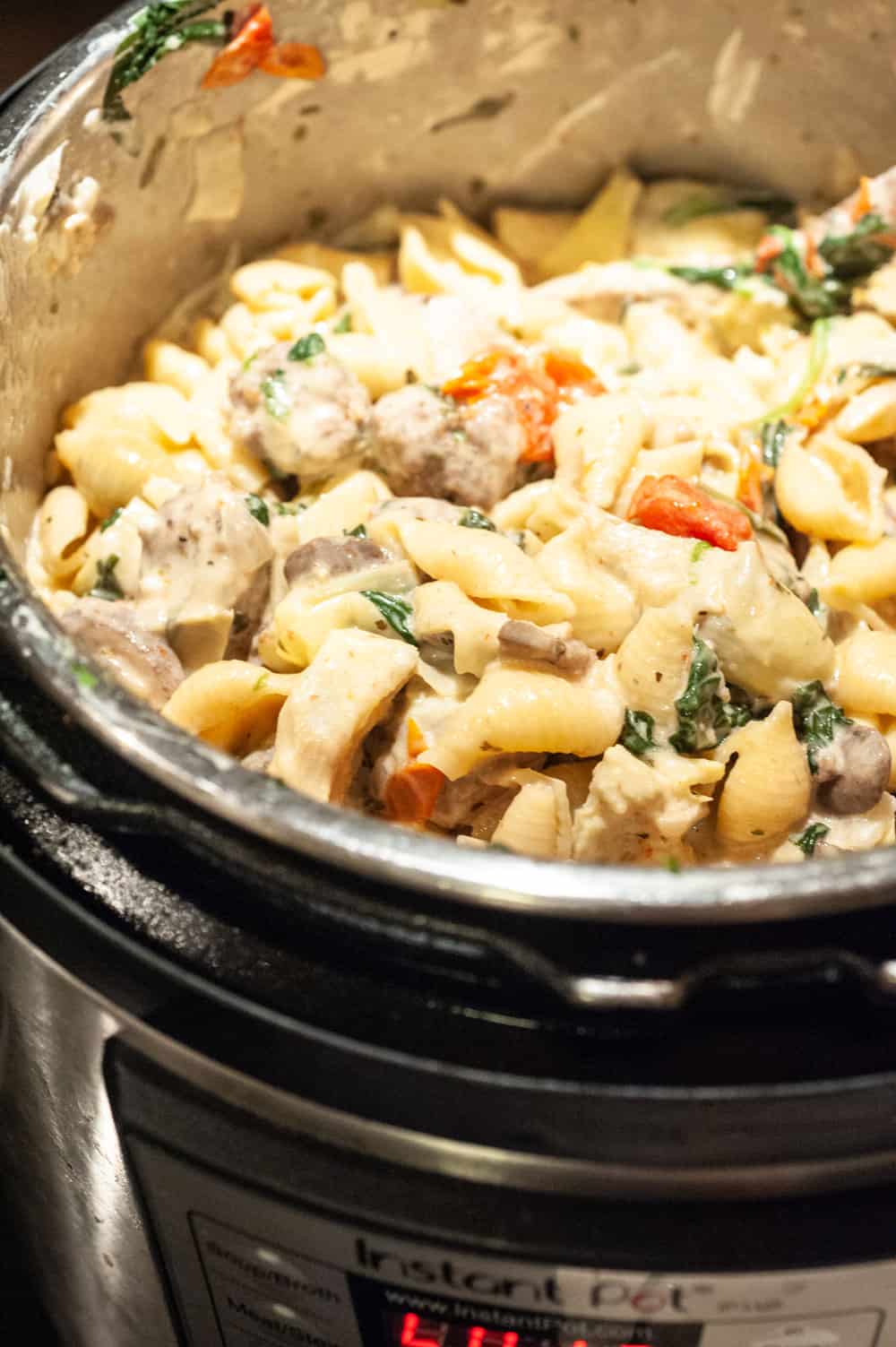 Instant pot full of creamy pasta.