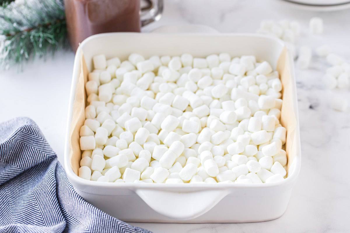 A pan of fudge covered with marshmallows.