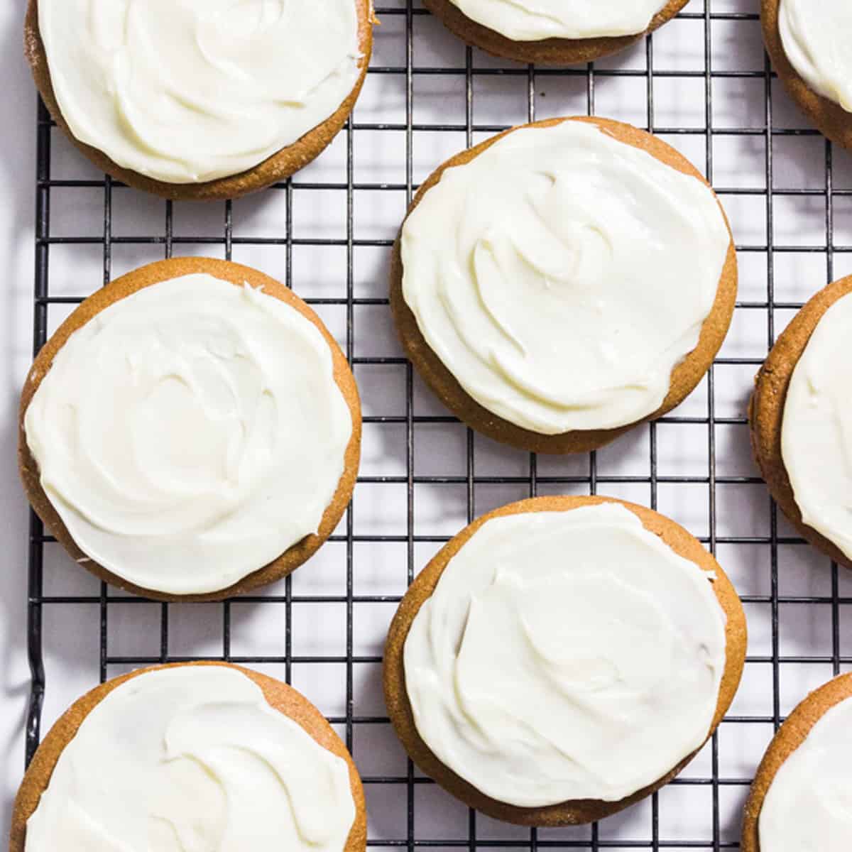 A bunch of cookies on a cooling rack.