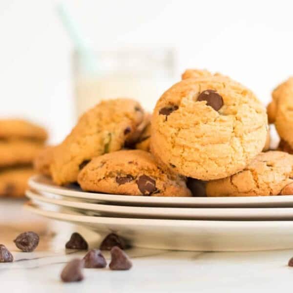 A plate of chocoalte chip cookies