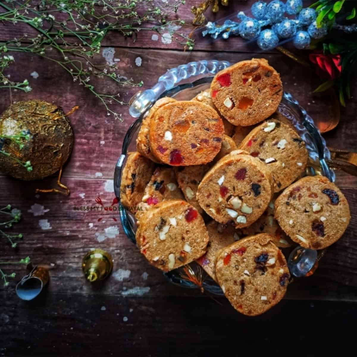 A plate of fruit cake cookies.