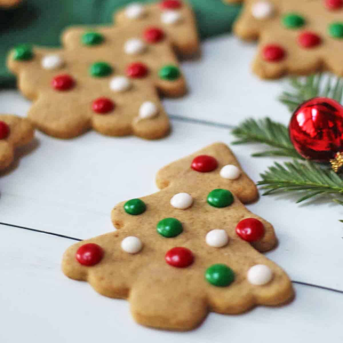 A group of Christmas tree-shaped cookies.