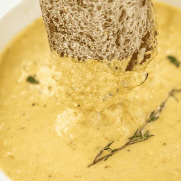 Low-Carb Cauliflower Soup with Roasted Garlic