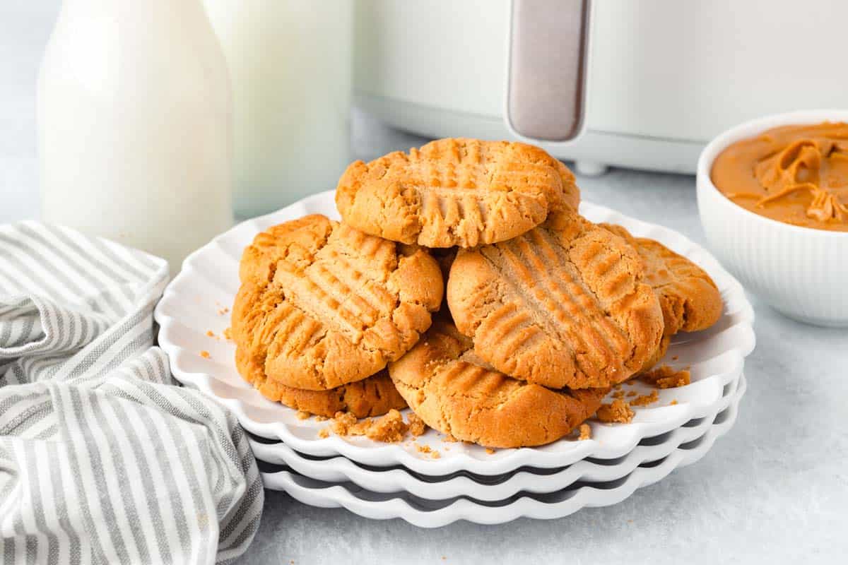 A plate of peanut butter cookies.