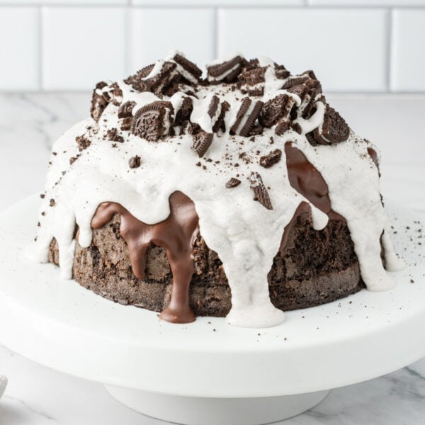 A cookies and cream Bundt cake with Oreos on top.